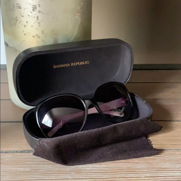 Banana Republic Accessories - NWOT Banana Republic Sunglasses